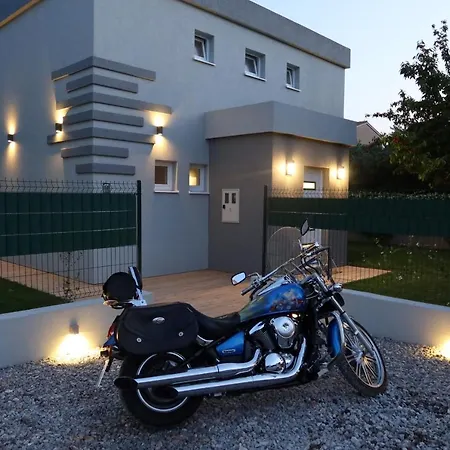 ヴィラ The Cube, Luxury With Private Pool Kaštela