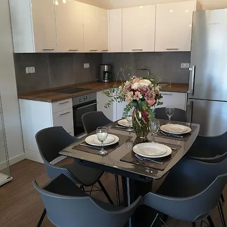 The Cube, Luxury With Private Pool * Kaštela