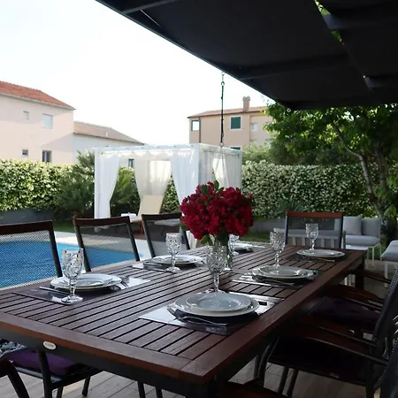 Vila The Cube, Luxury With Private Pool Kaštela