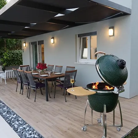 The Cube, Luxury With Private Pool * Kaštela