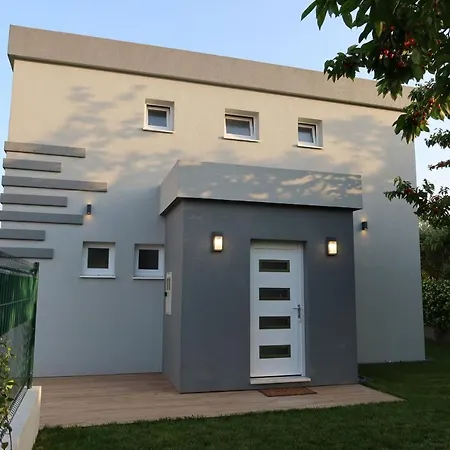 The Cube, Luxury With Private Pool * Kaštela