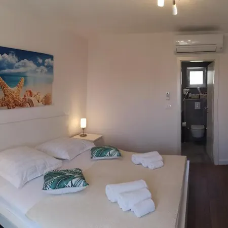 The Cube, Luxury With Private Pool Kaštela