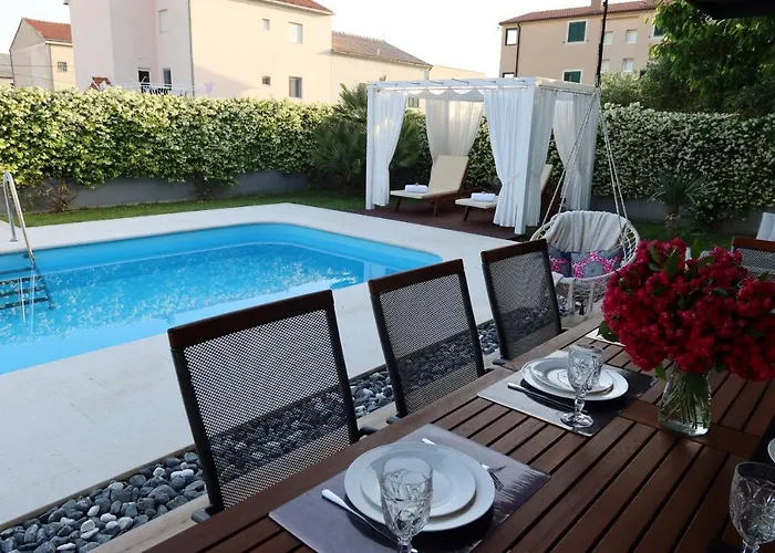 The Cube, Luxury With Private Pool Villa *