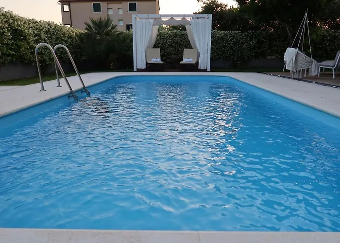 The Cube, Luxury With Private Pool * Kaštela