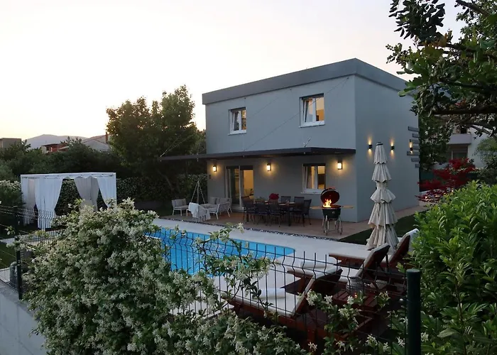 The Cube, Luxury With Private Pool Kaštela